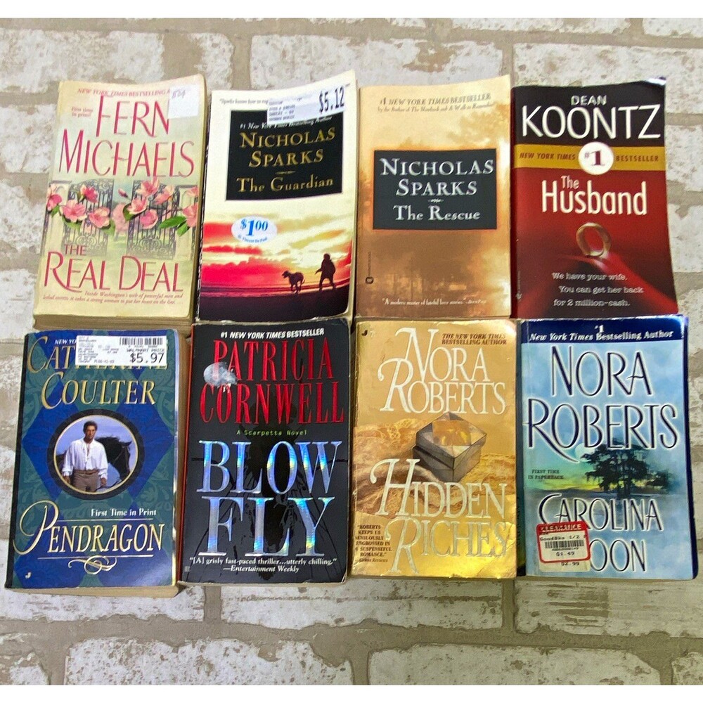 Lot of 7 Romance,Mystery& thriller Paperback-Nora Roberts,Nicholas Sparks,Koontz
